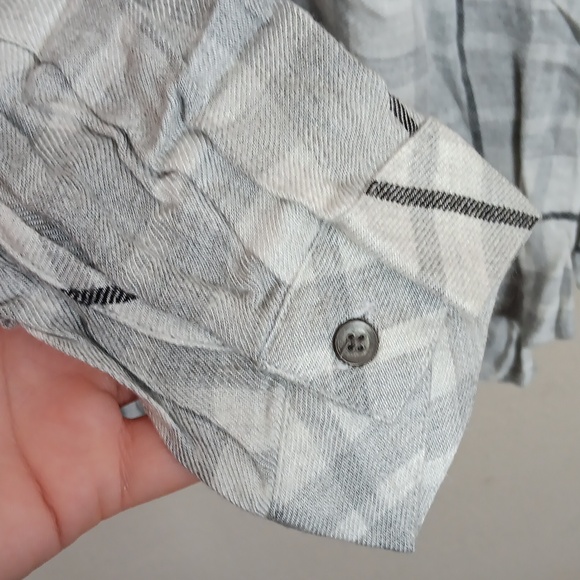 Cloth & Stone Gray Plaid Button Front Shirt Size Large - Picture 3 of 8
